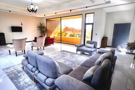 ویلا دوبلکس سه خواب فول استخر جکوزی دار در چهارباغ