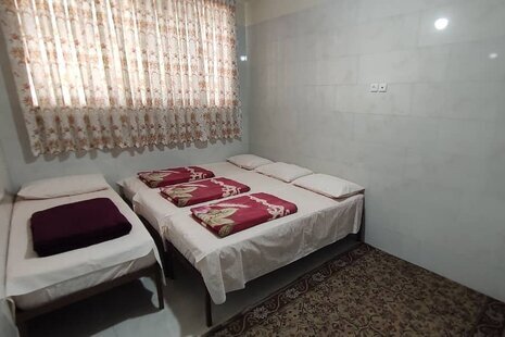 اتاق 101 چهار تخت در مسافرخانه قم