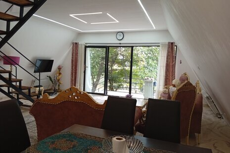 کلبه سوئیسی دوبلکس مبله تکخواب دلانا در روستای به کله در  کلاردشت