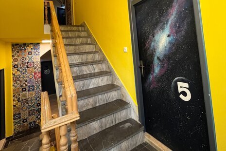 اتاق دونفره اقتصادی طبقه یک در هاستل اصفهان