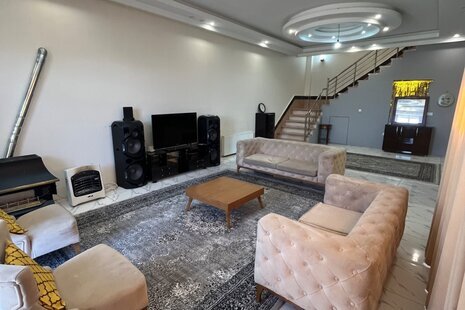 ویلا دوبلکس استخردار دوخواب در چهارباغ