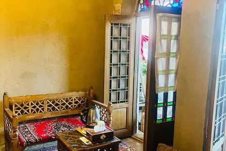 اتاق  نارتین در اقامتگاه بومگردی تفت