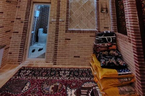 اتاق سه راه رئیس در اقامتگاه بومگردی کاشان