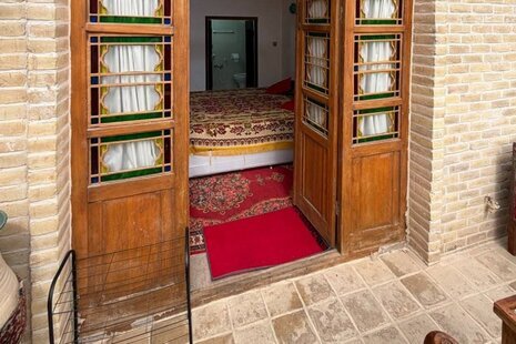واحد مبله گل انار در اقامتگاه بوم گردی در یزد