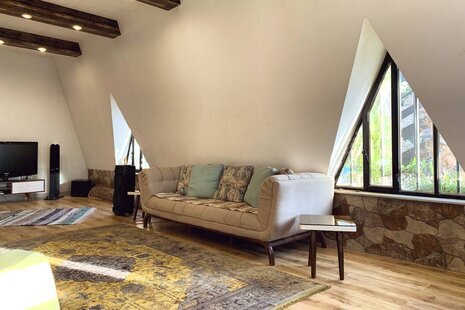 کلبه سوئیسی دوبلکس استخردار دوخواب در چهارباغ