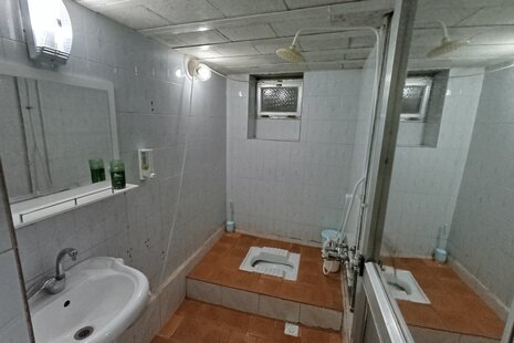 واحد تکخواب در طبقه اول باغ ویلا جنگلی بهشت در طرقبه