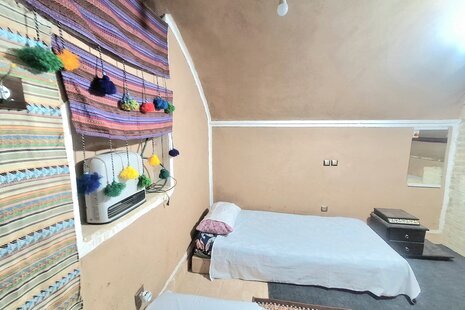 خوابگاه دخترانه 3 نفره قاجار در یزد
