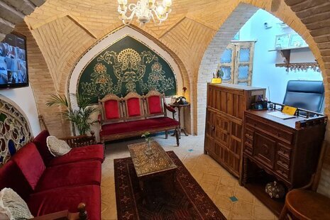 اتاق فرشچیان در اقامتگاه بومگردی اصفهان