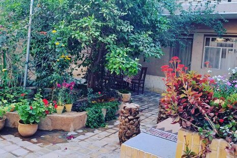 اتاق پنج تخت اقامتگاه سنتی در یزد