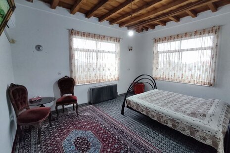 اتاق کنج سردر اقامتگاه بومگردی رامسر