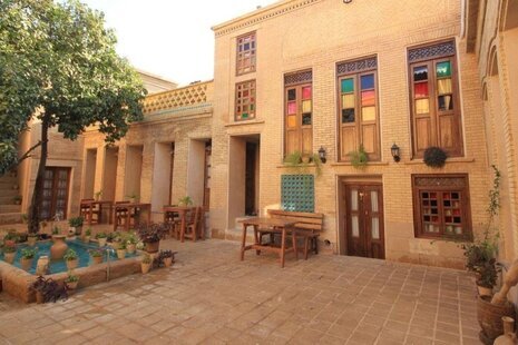 اتاق 4 نفره پنج دری در اقامتگاه سنتی شیراز