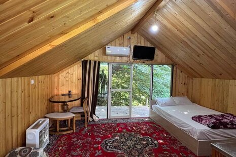 کلبه چوبی در شیرگاه