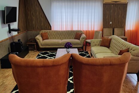 خانه ویلایی دو خوابه نارنجی در نور