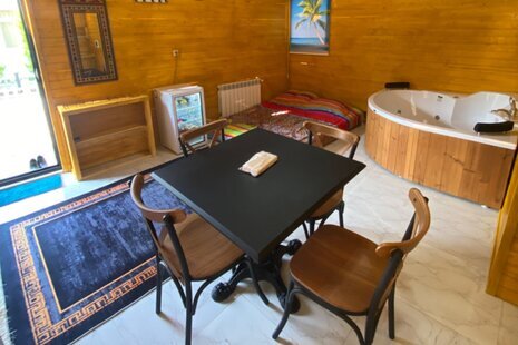 سوئیت چوبی جکوزی دار یاس در مجموعه اقامتی خمام