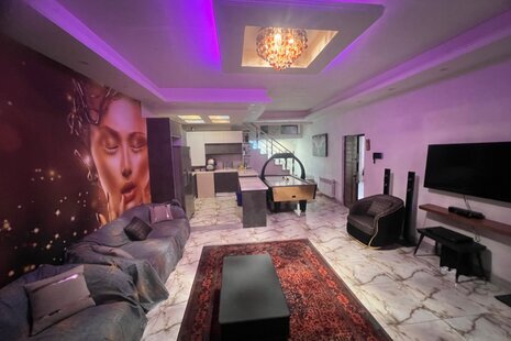 ویلا دوبلکس دوخواب استخردار صمدی در چهارباغ