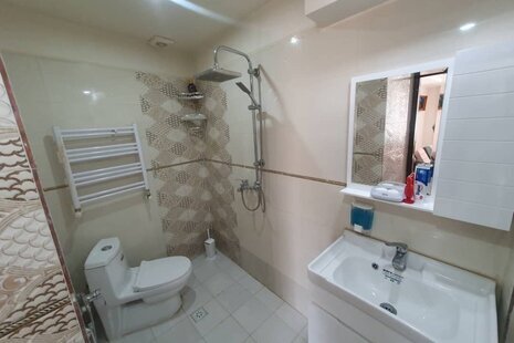 سوئیت گل زنبق 5 در گرمدره