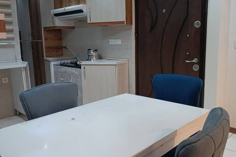 آپارتمان تکخواب 2 در میدان انقلاب