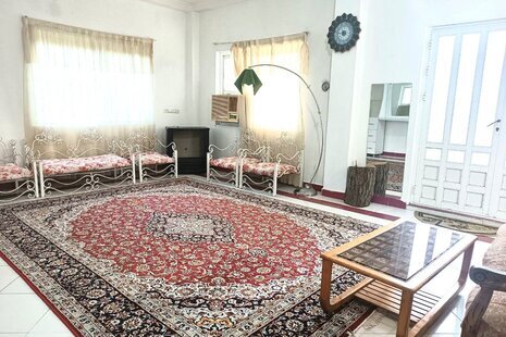 واحد تکخواب نیکوکار 1 در طبقه اول ویلای چالوس