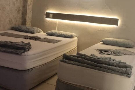 اتاق 5 تخت در هتل مشهد