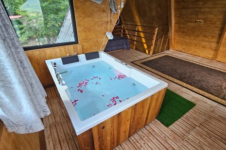 کلبه سوئیسی جکوزی دار تک خواب ترنگ در ماسال