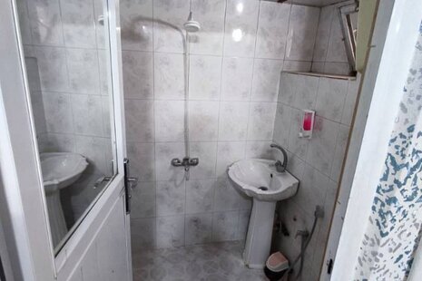 سوئیت سه تخت در مسافرخانه مشهد