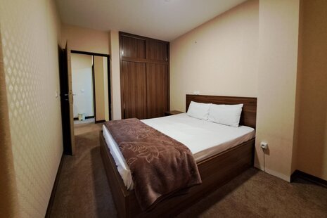 واحد تکخواب 4 نفره در هتل آپارتمان صومعه سرا