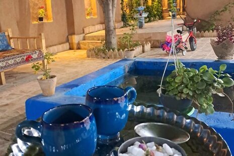 اتاق اشرف الملوک در اقامتگاه بومگردی دهاقان