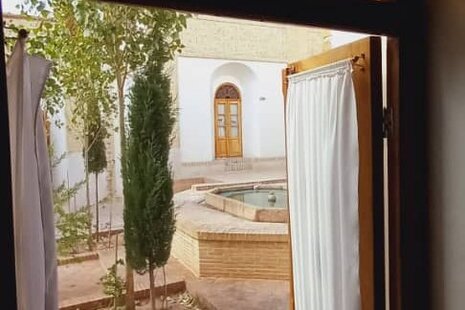 اتاق گوشواره در اقامتگاه بومگردی کرمان