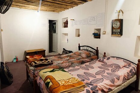 اتاق گل محمدی در بومگری بندر لافت