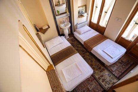 اتاق 6 در اقامتگاه بومگردی شیراز