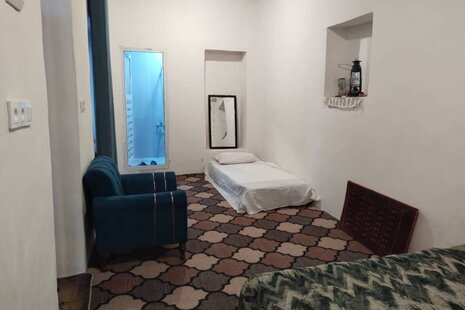 اتاق مبله بادگیر در اقامتگاه بومگردی قشم