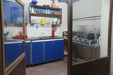 اتاق بابشاد سیرافی در اقامتگاه بومگردی کنگان