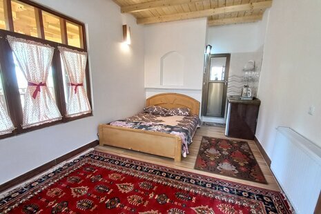 سوئیت نارنج در اقامتگاه بومگردی شیرگاه