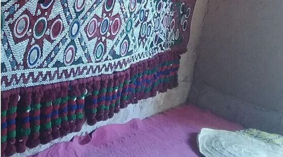 اتاق در اقامتگاه بومگردی در فهرج