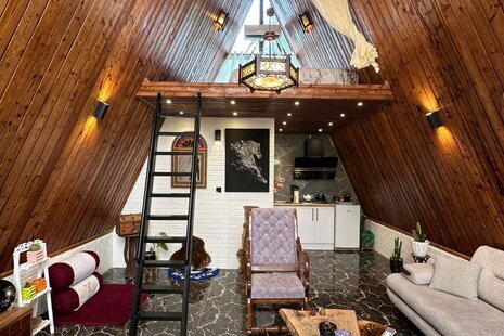 کلبه سوئیسی تکخواب در نور