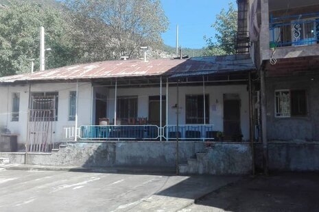 واحد دو خواب در طبقه اول یک باغ ویلا دو طبقه پل سفید