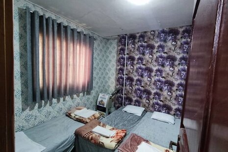 سوئیت سه تخت در مسافرخانه مشهد