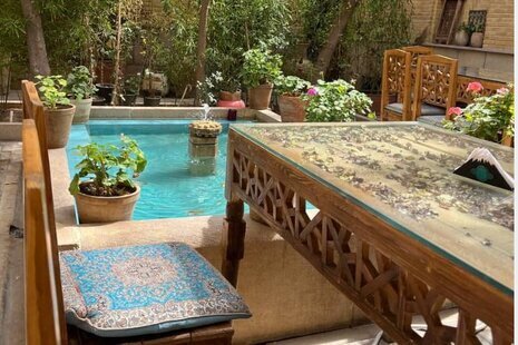 اتاق 12 متری مستردار در عمارت بومگردی شیراز