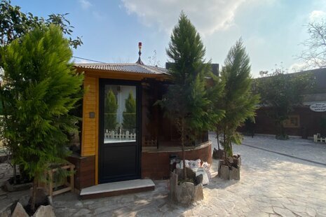 سوئیت چوبی آفتابگرادان در مجموعه اقامتی خمام