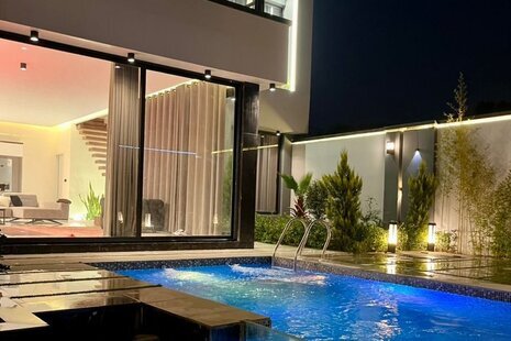 ویلا دوبلکس استخردار سیلور در چهارباغ