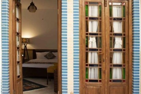 اتاق یک تخته دبل در هتل سنتی در یزد