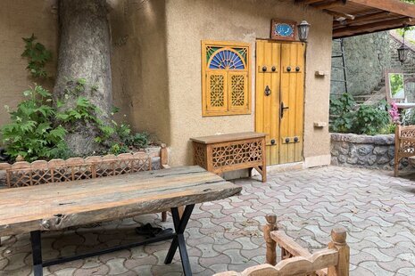 اتاق مبله رازقی در هتل نیاوران تهران