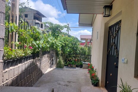 واحد مبله تکخواب در طبقه همکف ویلا در تنکابن