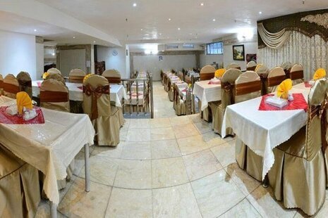 سوئیت سه تخت در مسافرخانه مشهد