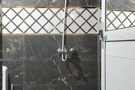 اتاق می جان طبقه اول در بوم گردی رشت