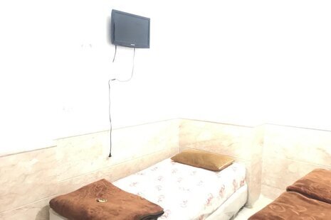 سوئیت سه تخته در میهمانپذیر قم