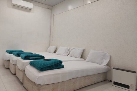 سوئیت(6نفره) زیرهمکف مسافرخانه در مشهد