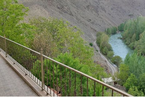 واحد در طبقه اول ویلا بالکن دار چم زاینده رود سامان