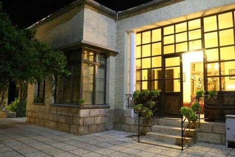 اتاق 2 نفره فروغ فرخزاد در اقامتگاه بومگردی در شیراز