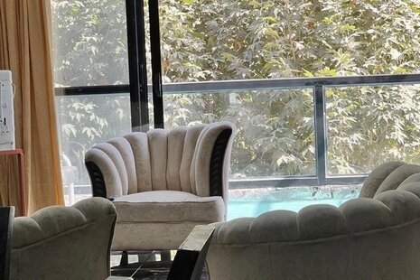 ویلا مبله دوخواب بادیه نشین در باغ بهادران